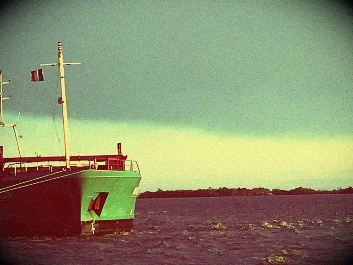 image vieillie et tronquée d'un bateau